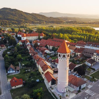 pogled Vodovodni stolp_SIMON SREČKOVIČ_naslovna slika.jpg